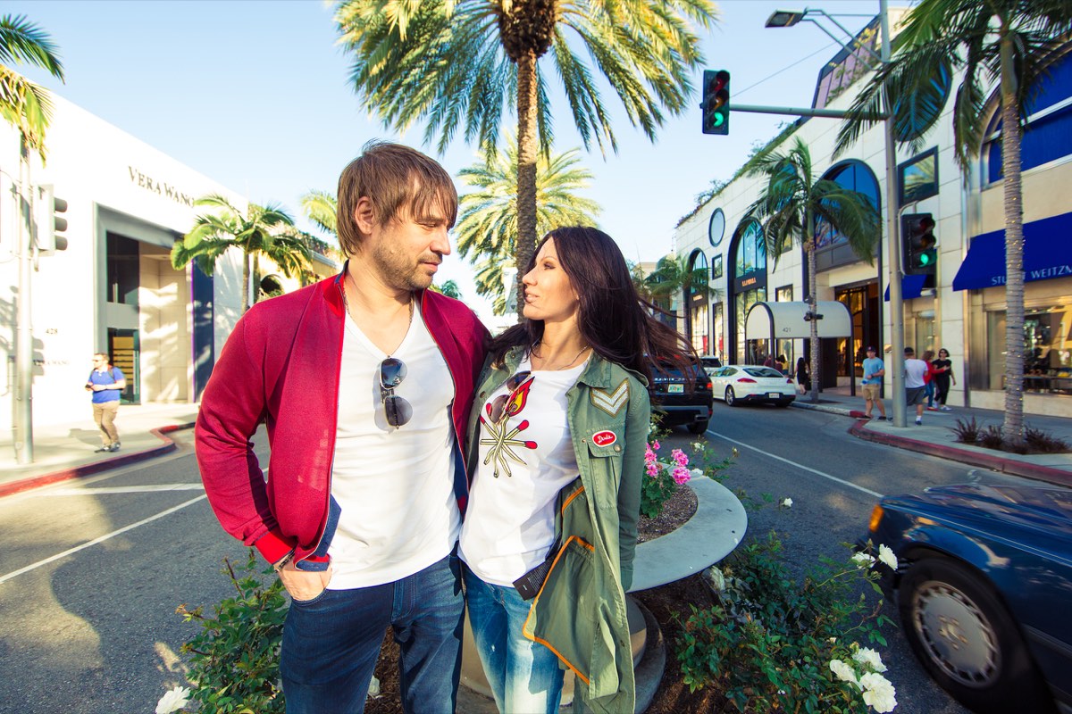 Guests on Rodeo Drive, Beverly Hills, during a full-day LA tour