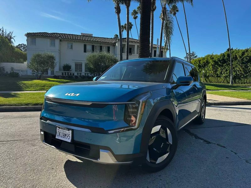 Private tour SUV parked in Beverly Hills